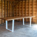 Masă stejar cu picior alb cu inserție rășină -250x90cm