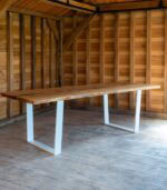 Masă stejar cu picior alb cu inserție rășină -250x90cm