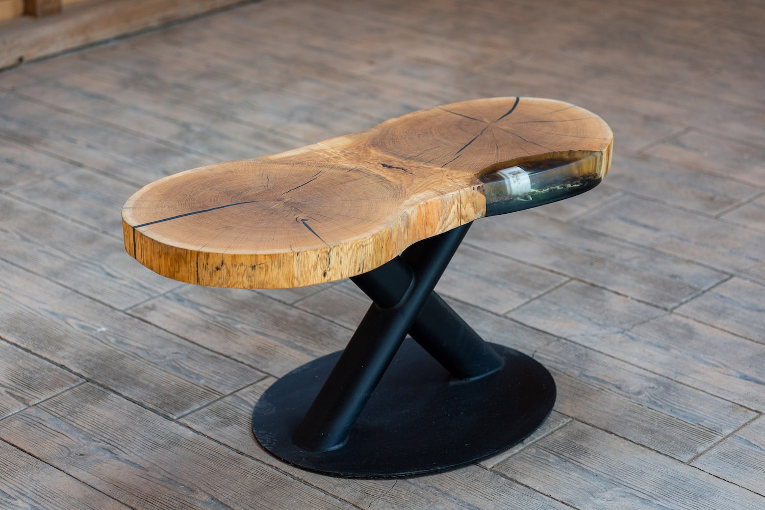 masa-cafea ceasca Măsuță cafea stejar cu inserție răsină și ceașcă - imagine 1