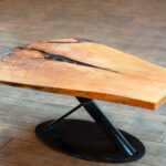 Măsuță cafea lemn de fag cu inserție răsină și conuri