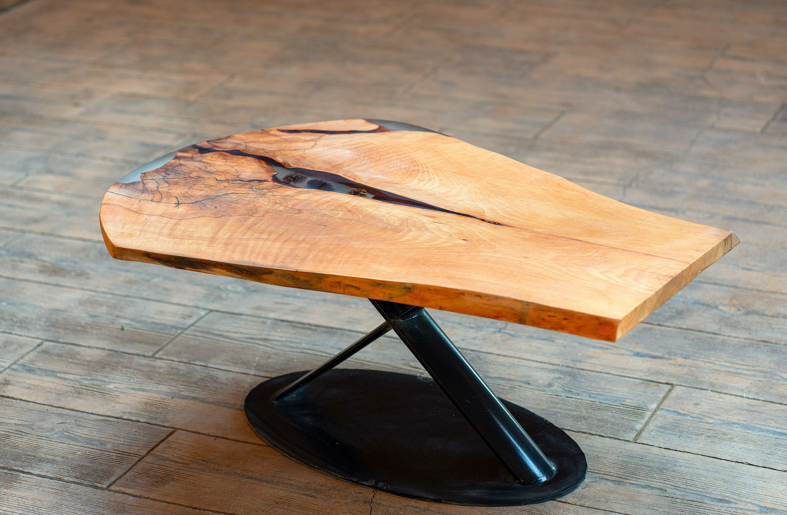 masa-conuri-prima Măsuță cafea lemn de fag cu inserție răsină și conuri - imagine 1