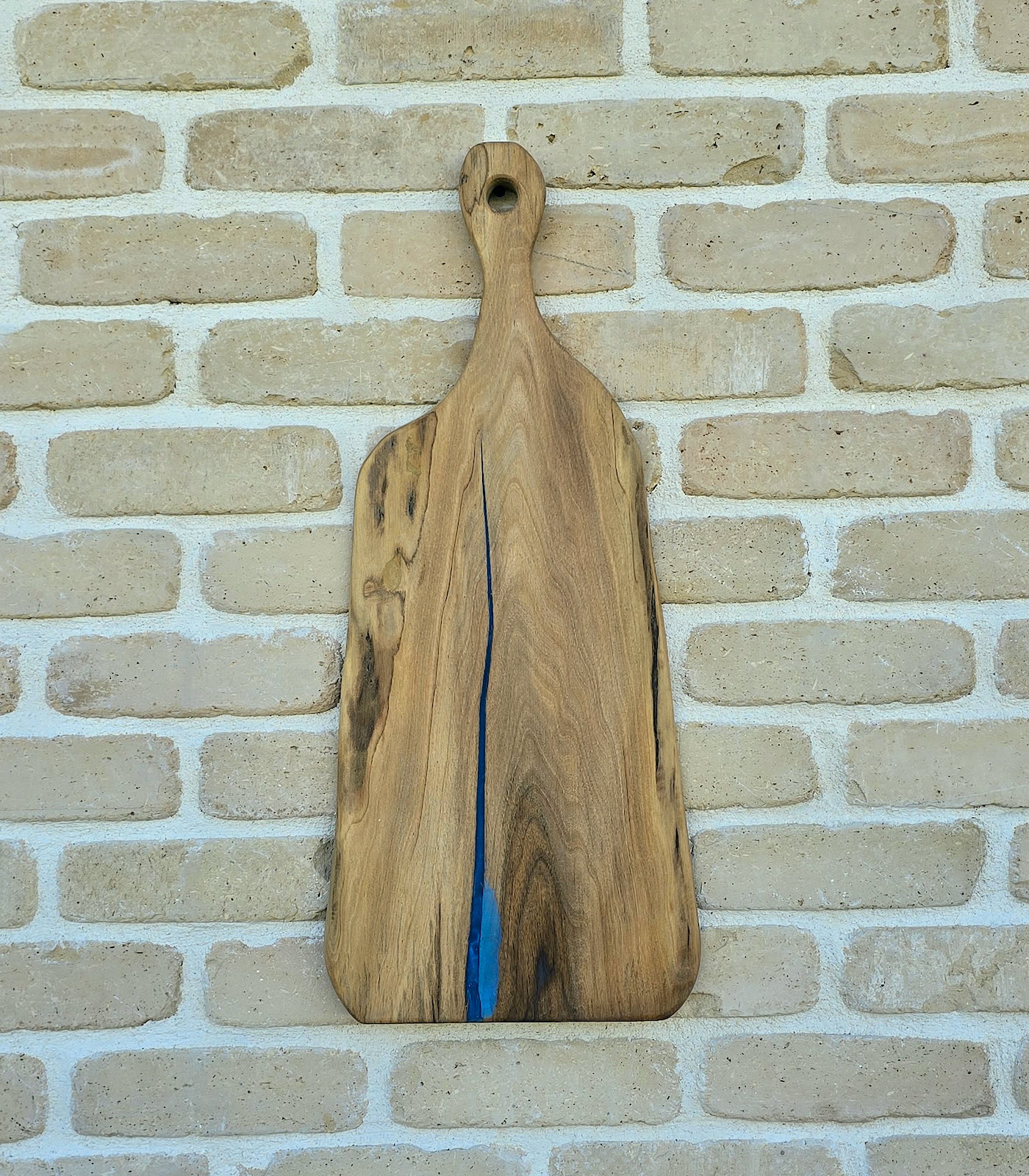 tocator-13 Tocător L din stejar cu inserție albastră de rășină 60x25x3 cm - imagine 1