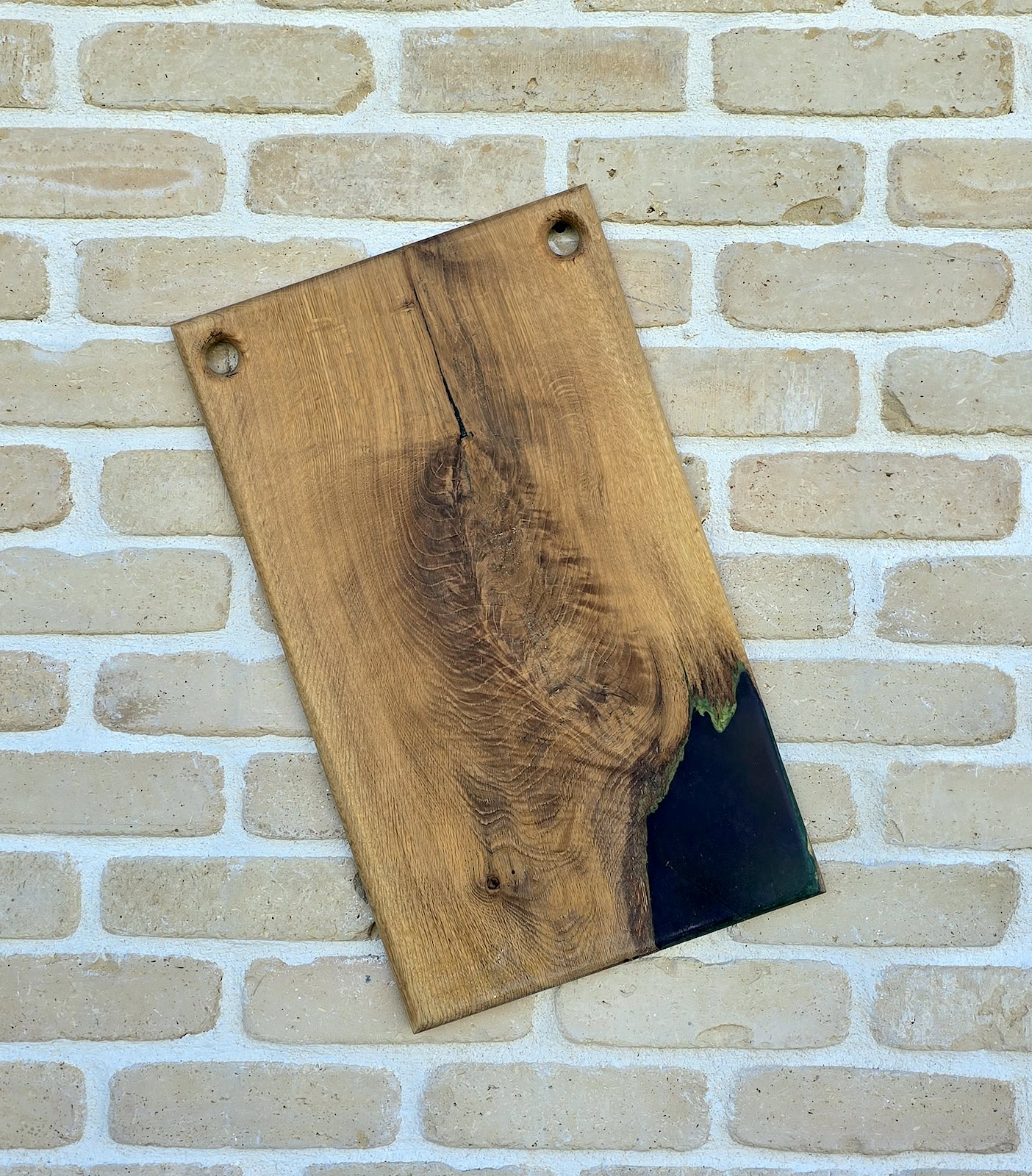 tocator-15 Tocător / platou din stejar colț de rășină neagră 50.4x30x2.5 cm - imagine 1