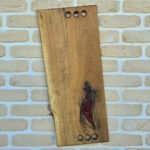 Platou de servire XL "Flame" din stejar cu inserție roșie - 68x30x2 cm