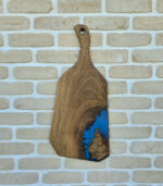 Platou de servire XL din stejar cu mâner și rășină electric blue - 65x30x2 cm - imagine 2