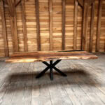 Măsuță cafea unicat nuc cu inserție de rășină neagră - 114x65 cm