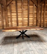 Măsuță cafea unicat nuc cu inserție de rășină neagră - 114x65 cm