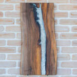 Platou monumental River flow din nuc și rășină  - 75x38 cm