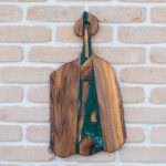 Tocător din lemn de nuc și rășină epoxidică Deep Forest - 54x28 cm