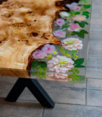 Măsuță de cafea unicat Eternal garden - plop bubos și rășină cu flori - 120x60 cm - imagine 3