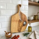 Platou „Ash Flow” din frasin masiv și inserții de rășină – 47x30 cm