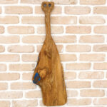 Oak Azure Runway – Platou XL din stejar cu inserții de rășină albastră - 82x25 cm