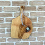 Platou „Ash Flow” din frasin masiv și inserții de rășină – 47x30 cm