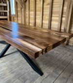 Masa Dining „Walnut Monolith 280” – nuc masiv, inserții rășină neagră - 280x100 cm - imagine 3