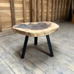 Walnut Titan tripod – măsuță cafea din nuc masiv - 60x70 cm