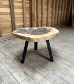 Walnut Titan tripod – măsuță cafea din nuc masiv - 60x70 cm